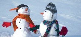 Bonhomme de neige fait sur le front de neige à Serre Chevalier lors de la garderie